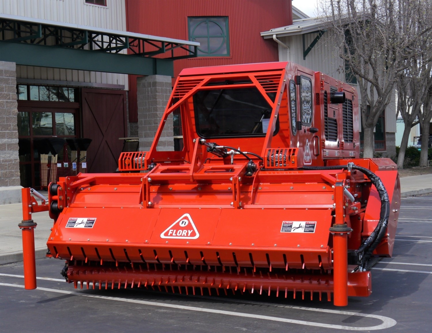 WS920 Self Propelled Brush Shredder