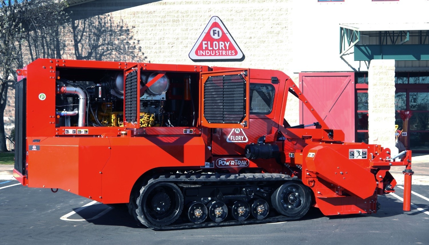 WS920 Self Propelled Brush Shredder