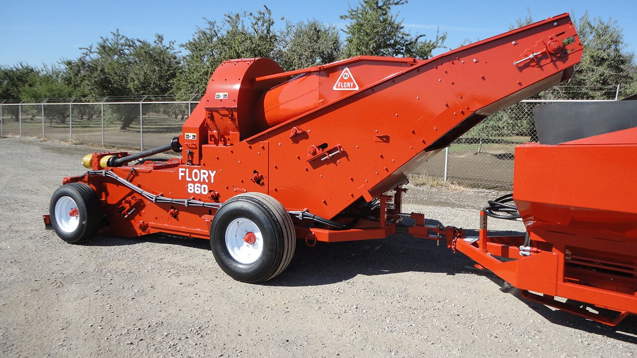 860 High Capacity, Low Dust PTO Nut Harvester