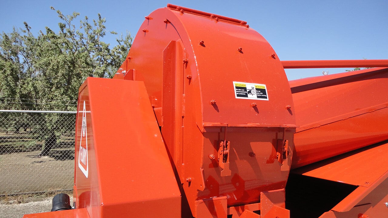 860 High Capacity, Low Dust PTO Nut Harvester